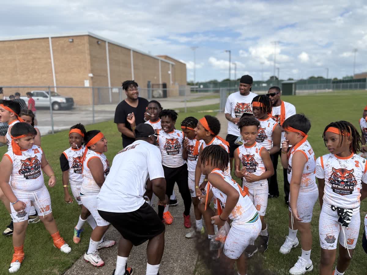 NTX Bengals younger team celebrating together